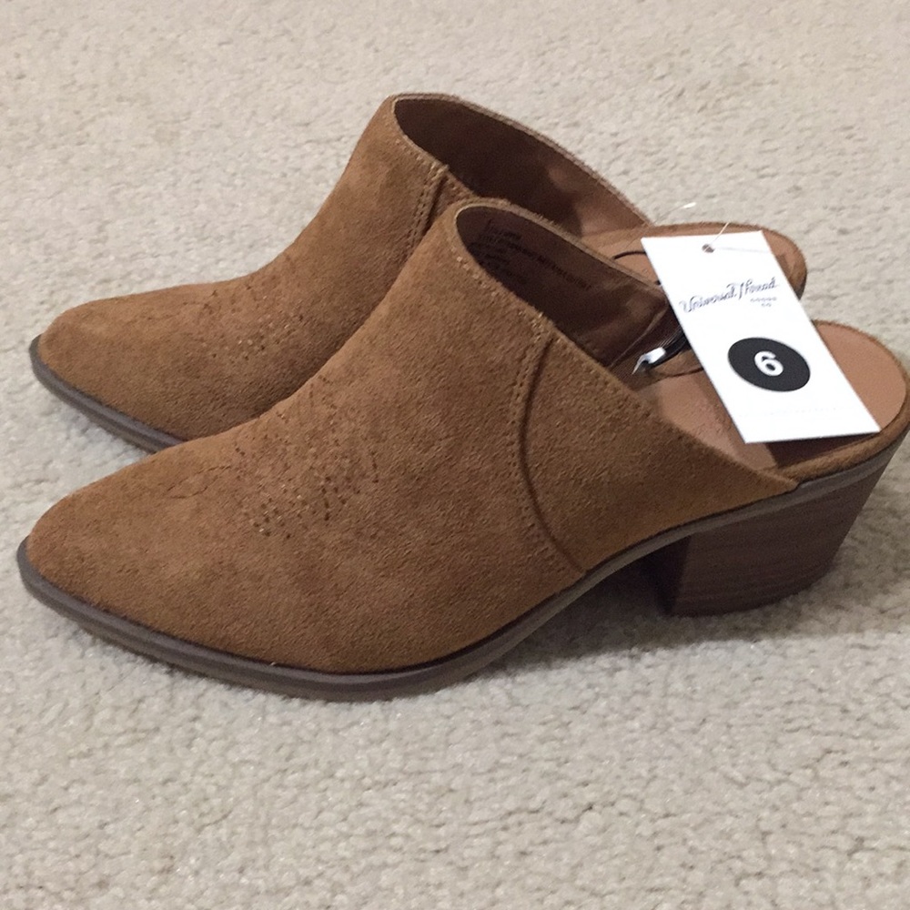 NWT Universal Threads Mules